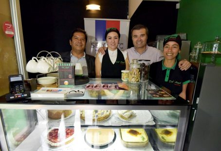 Beneficiaria-Abeja-Emprende-2018-Del-Angel-Postres-y-Frutas-002-454x310